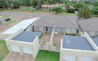 2 Bedroom Townhouse in Highveld Park