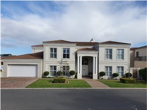 5 Bed House in Kleinbron Estate