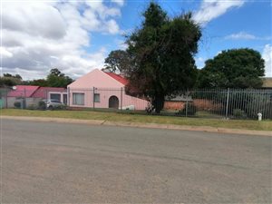 4 Bed House in Roodepoort West