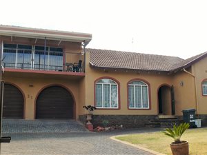 4 Bed House in Roodekrans