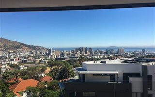 2 Bedroom Apartment in Vredehoek