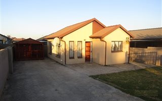 2 Bedroom House in Elandspoort