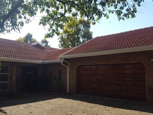 4 Bed House in Montana Park