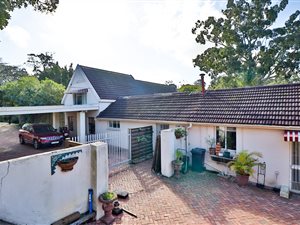 6 Bed House in Sunridge Park