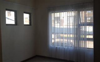 2 Bedroom Apartment in Parktown North