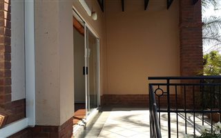 3 Bedroom Simplex in Woodhill