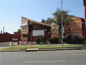 Commercial space in Robertsham