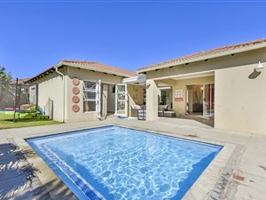 3 Bed House in Cedar Lakes