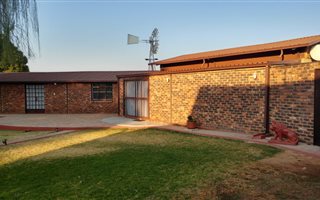 3 Bedroom Garden Cottage in Fairleads