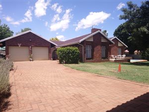 3 Bed House in Roodekrans