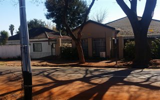 7 Bedroom House in Westdene