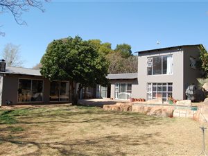 5 Bed House in Beckedan