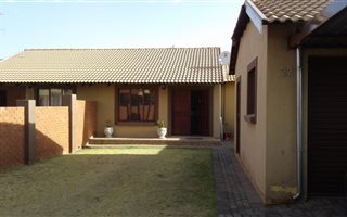 2 Bedroom Townhouse in Krugersdorp Central