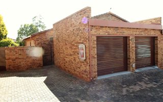 2 Bedroom Simplex in Bromhof