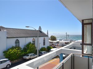 2 Bed Apartment in Kalk Bay
