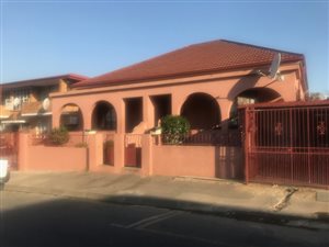 4 Bed House in La Rochelle