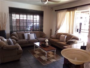 3 Bedroom House in Roylglen Gardens