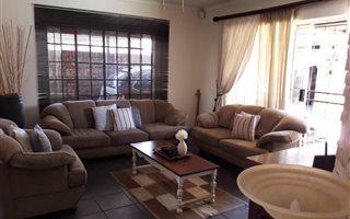 3 Bedroom House in Roylglen Gardens
