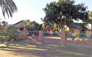 3 Bedroom House in Fraaiuitsig