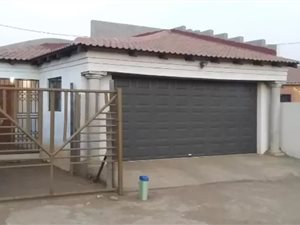 2 Bed House in Etwatwa