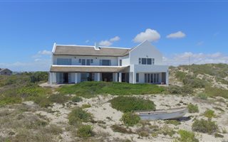 7 Bedroom House in Britannia Bay