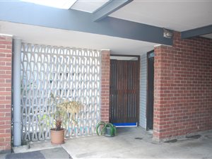2 Bed Flat in Hatton Estate