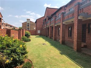 2 Bed Apartment in Mooikloof Ridge