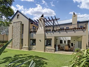 4 Bed House in Douglasdale