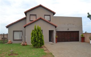 3 Bedroom House in Waterkloof