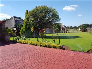 4 Bed House in Vandermerweskroon
