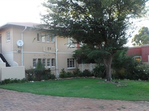 2 Bedroom Simplex in Crown Gardens
