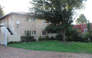 2 Bedroom Simplex in Crown Gardens