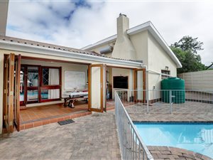 4 Bed House in Oostersee