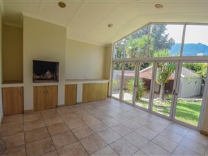 6 Bed House in Camphers Drift