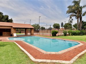 2 Bed Apartment in Lakefield