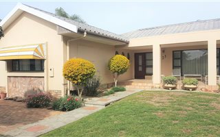 4 Bedroom House in Vrykyk