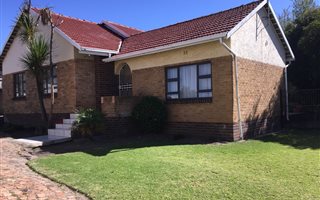 3 Bedroom House in Kew