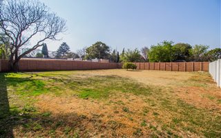 983 m² Land available in Morehill