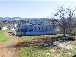 904 m² Land available in Paradyskloof