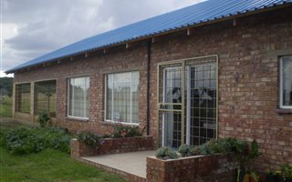 3 Bedroom House in Estoire