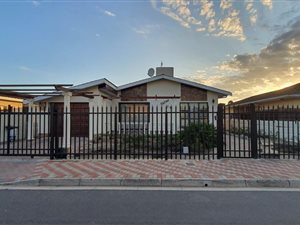 3 Bed House in Voelvlei