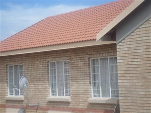 2 Bed Apartment in Waterval East