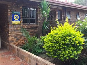 3 Bedroom House in Heuweloord