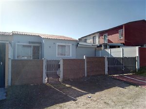 2 Bed House in Elsies River