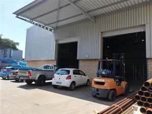1213 m² Industrial space in Longmeadow