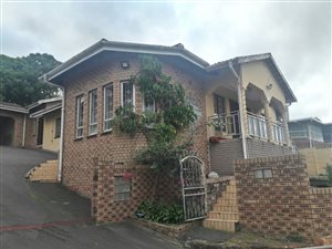 5 Bed House in Shallcross