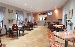 300 m² Commercial space in Mooiplaats AH