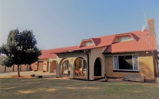 4 Bedroom House in Oberholzer