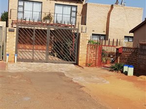 4 Bed House in Roodekop