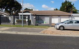 3 Bedroom House in Flamingo Vlei